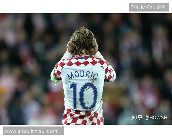 足球球星挂件热潮来袭 收藏与纪念并存的潮流趋势解析