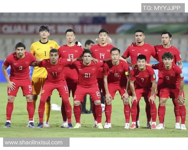 《从绿茵场到心灵深处：国足球星的成长与奋斗之路》